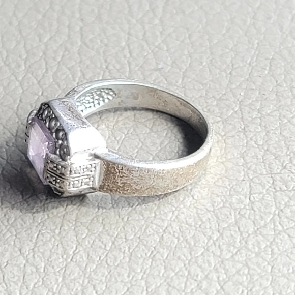 VINTAGE Womens 925 Purple Stone Crystal  STERLING SILVER RING SIZE 9 - Picture 5 of 7